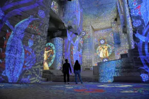 projection oeuvres orientalistes fond bleu
